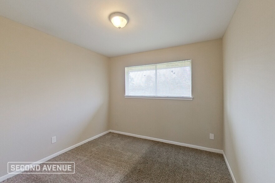 Building Photo - 1495 W Gulf Bank Rd