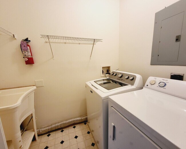 Building Photo - Stunning 2/2 Condo For Rent in Mirabella -...