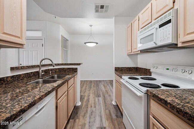 Building Photo - 11375 E Sahuaro Dr