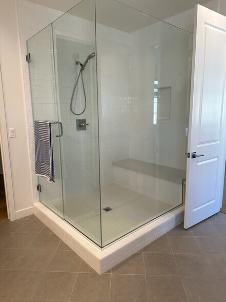 Building Photo - 8005 Chalet Ln