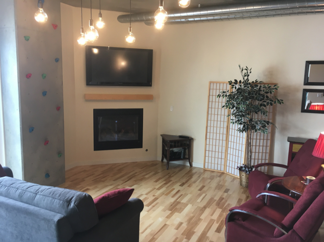 Building Photo - Available May 10th, 2025-Beautiful and Spa...