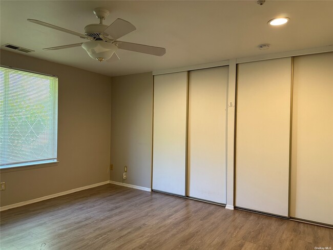 Building Photo - 264 Sagamore Hills Dr