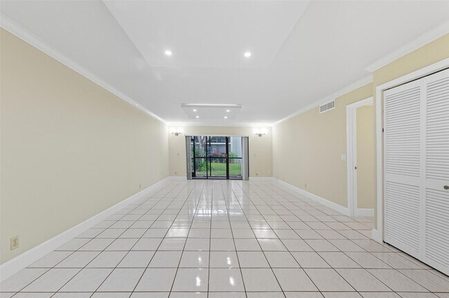 Building Photo - 434 Lakeview Dr