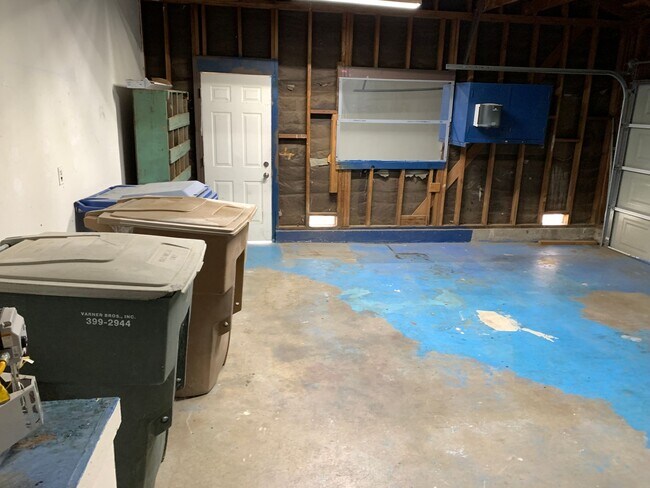 Building Photo - Super Cute 3 Bedroom Home For Rent in Oildale - $1695 Rent Available mid June