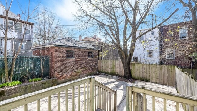 Building Photo - 247 Woodlawn Ave