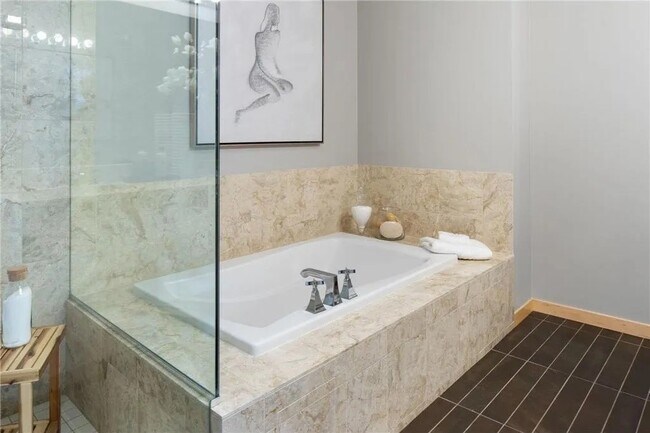 Building Photo - Minneapolis, MN