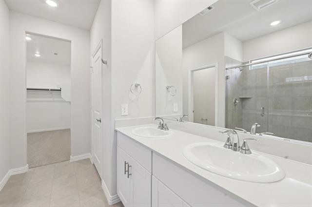 Building Photo - 717 Leavenworth Dr