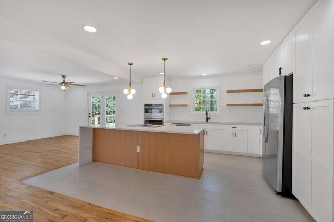 Building Photo - 3819 Dora Dr SE