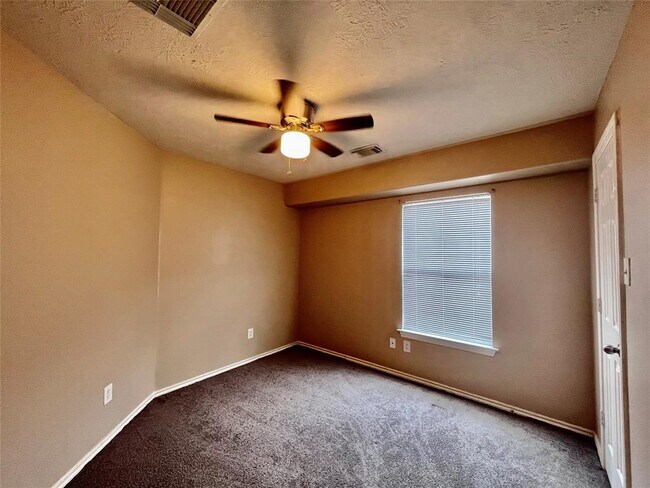 Building Photo - 2811 Hackamore Hollow Ln