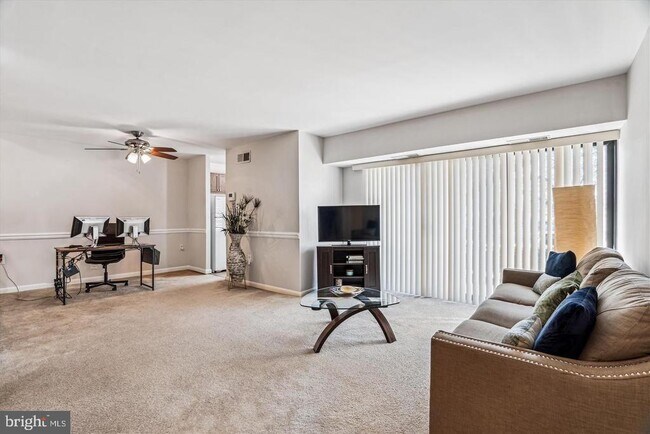 Building Photo - 15603 Dorset Rd