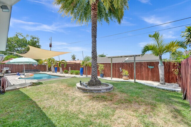 Building Photo - 10501 NW 20th Ct