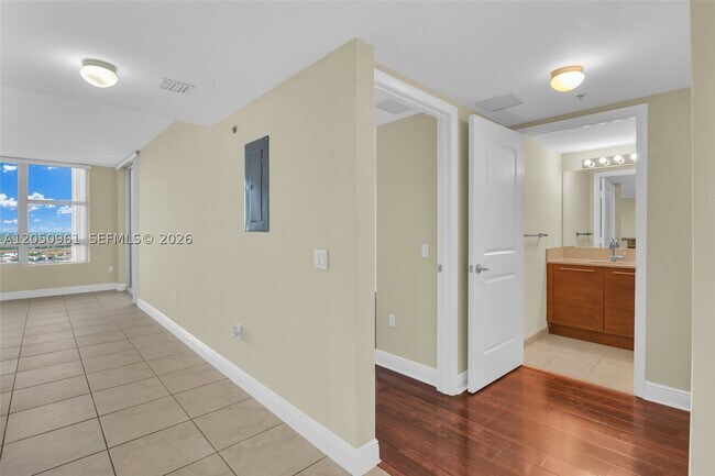 Building Photo - 2681 N Flamingo Rd