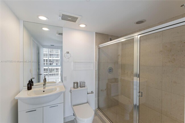 Building Photo - 475 Brickell Ave