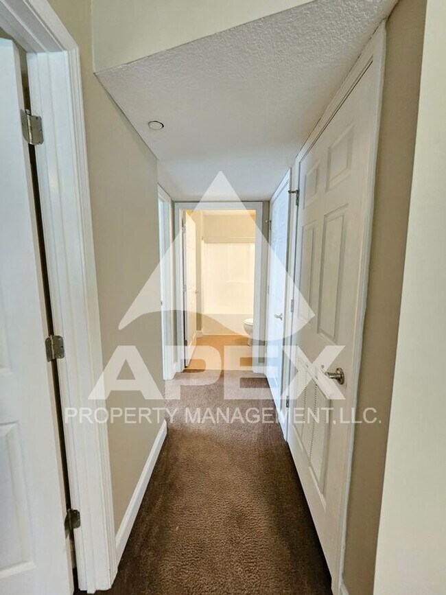 Building Photo - AVALON APARTMENT HOMES---2BD - 1BA Apartme...