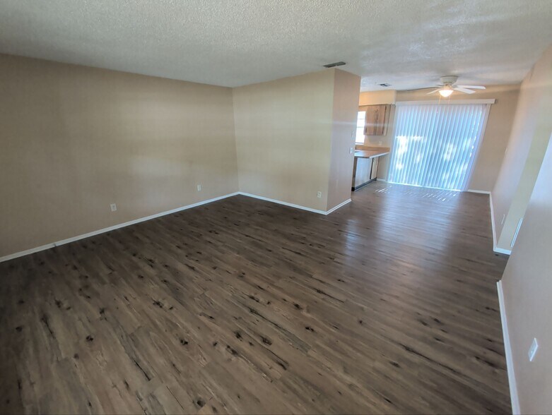 Building Photo - 2372 S Sandburg Pt