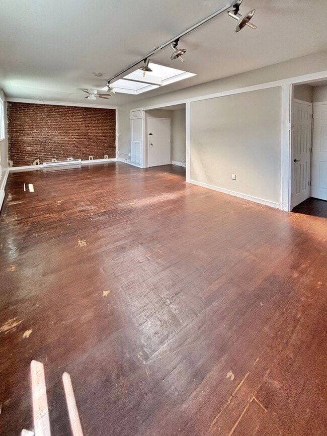 Building Photo - For Rent – Renovated 1 Bedroom, 1 Bathroom...