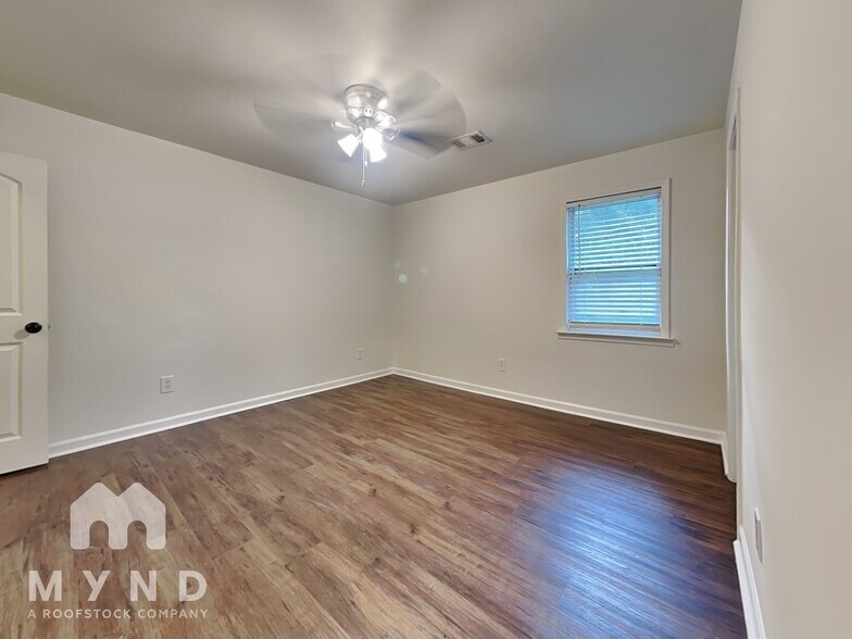 Building Photo - 5581 Aspen Dr