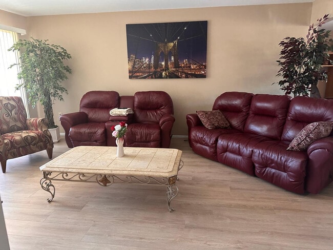 Building Photo - 10214 W Burns Dr