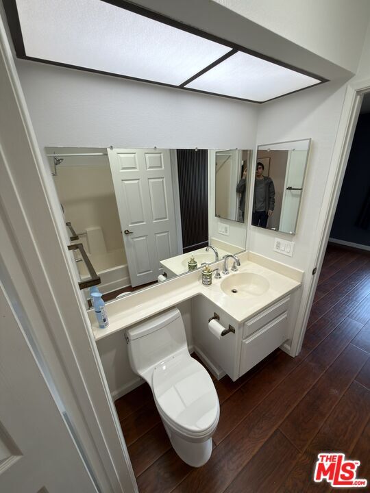 Building Photo - 9915 Variel Ave