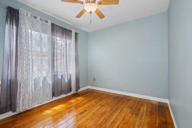 Building Photo - 5600 Tangerine Ave S