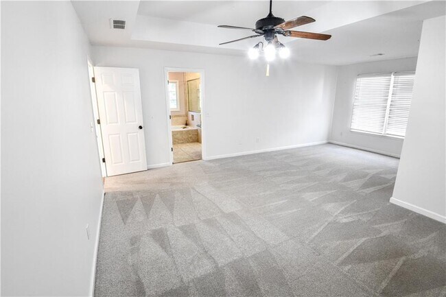 Building Photo - 1865 Oak Tree Hollow