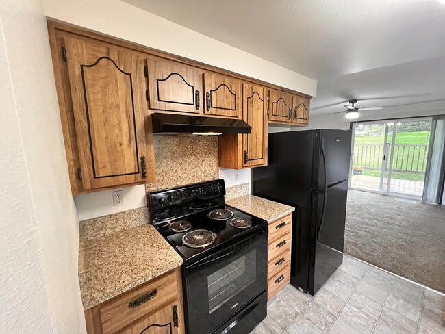 Building Photo - Rambler Golf Course View 3bd 2bath Avail. March 6th