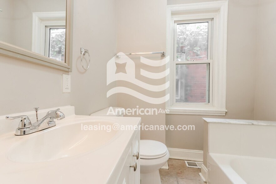 Building Photo - 330 N Robinson St