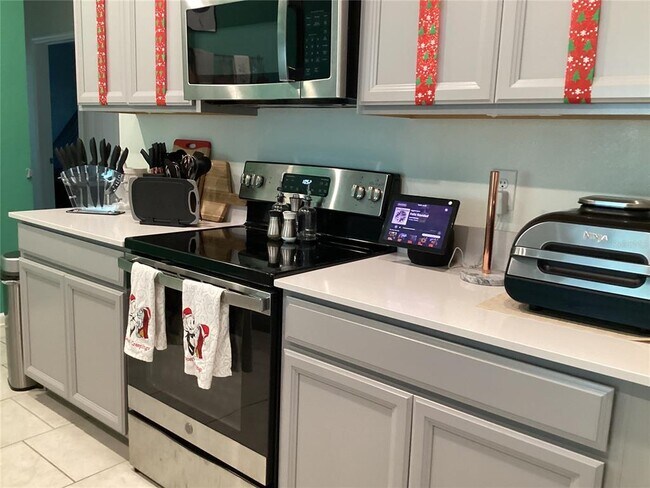 Building Photo - 260 Pershing St