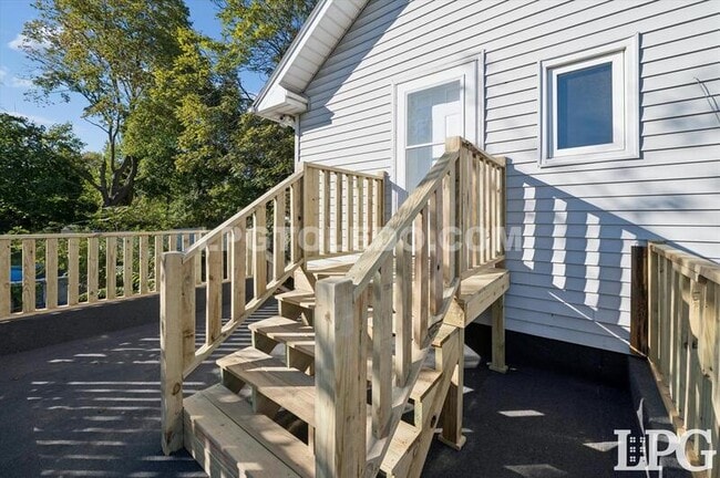 Building Photo - 4013 Caroline Ave