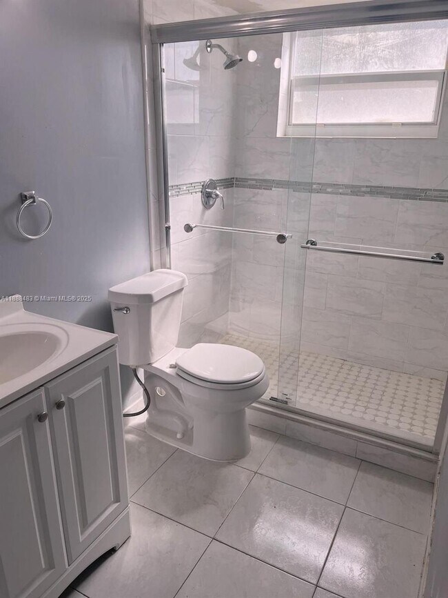 Building Photo - 13715 Kendale Lakes Cir