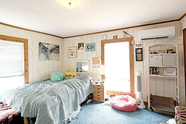 Building Photo - Pet-Friendly Woolen Mills Home Near Local Favorites