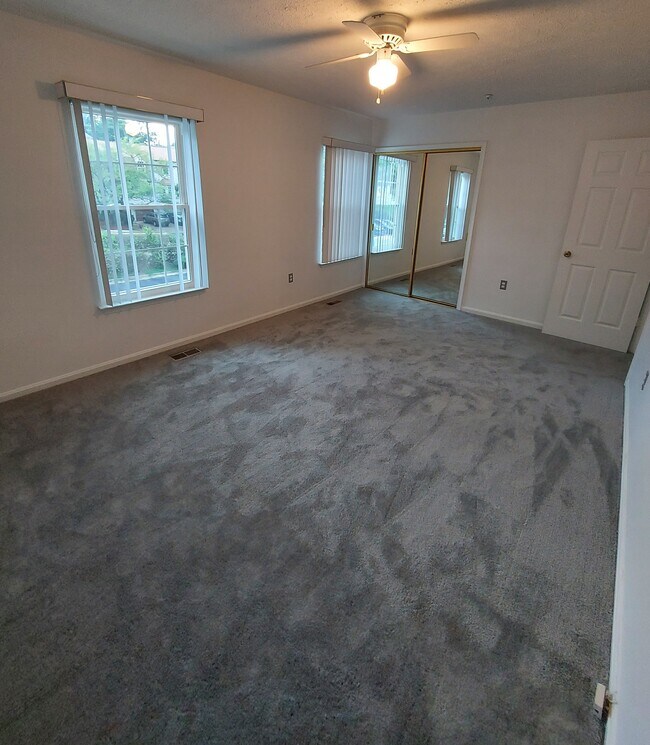 Building Photo - 4073 Silver Park Ter