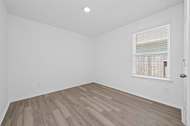 Building Photo - 14556 Lily Plns Dr
