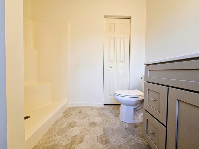 Building Photo - 107 Acorn Ln