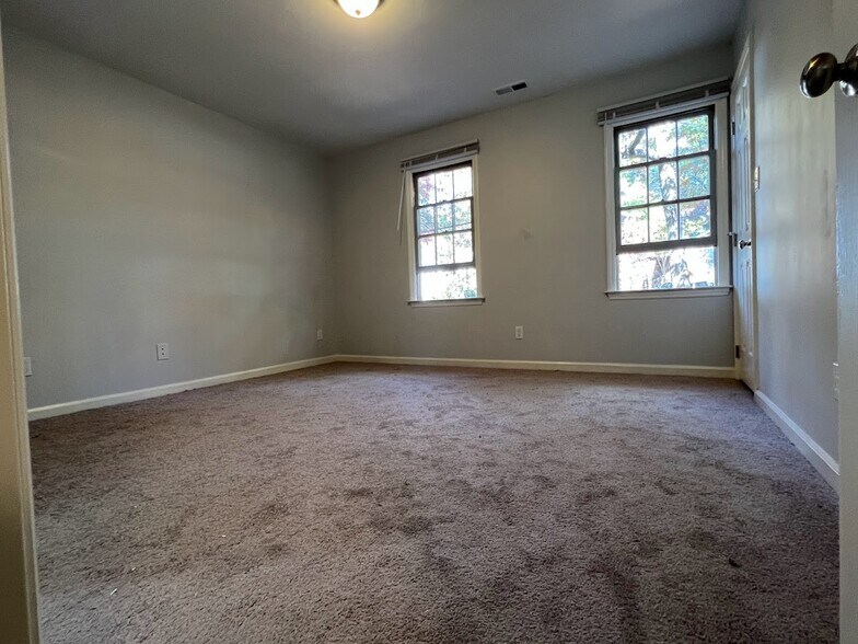 Building Photo - 4905 Coral Ridge Ct