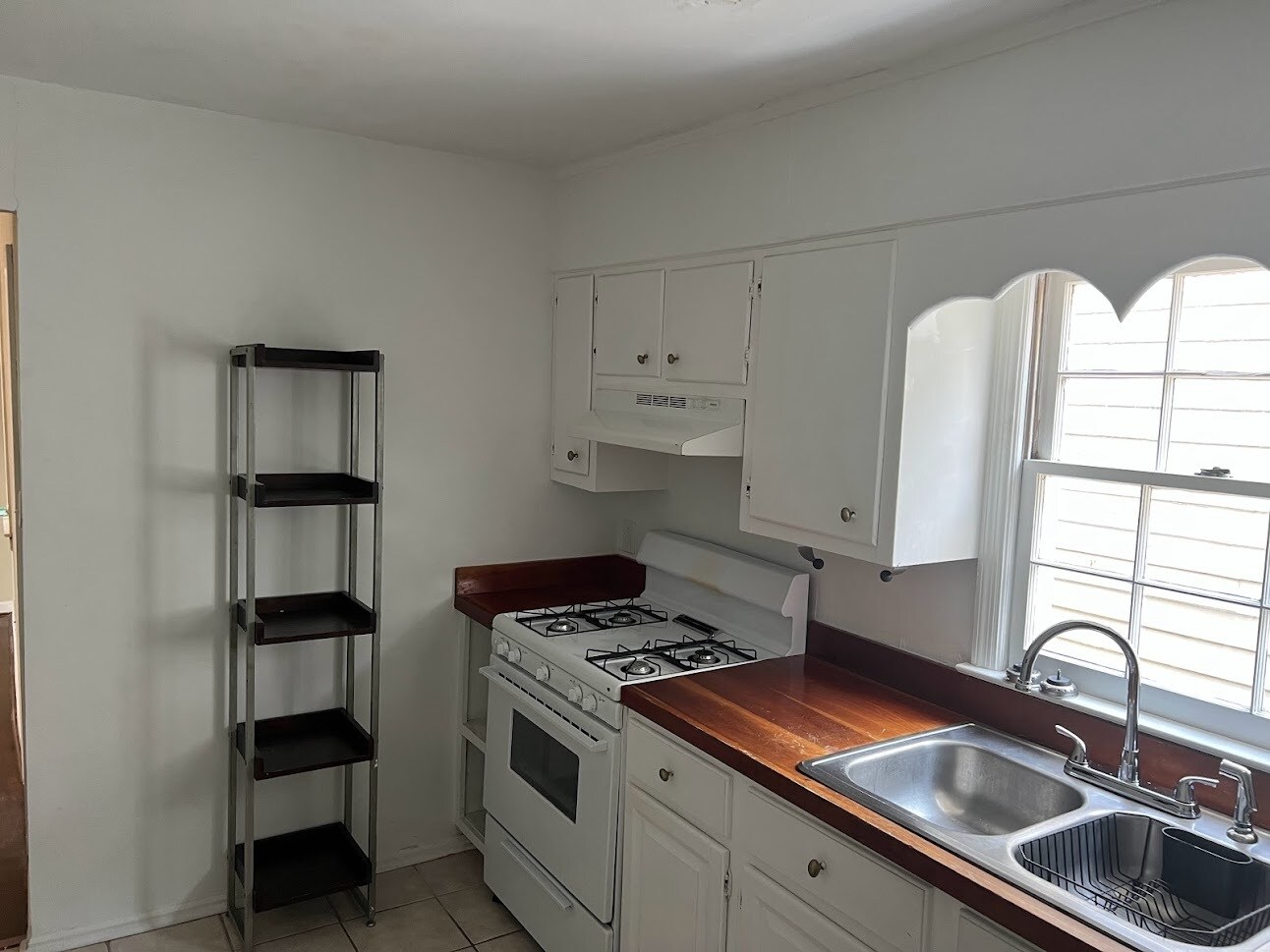 Building Photo - 119 Drake Street Unit B
