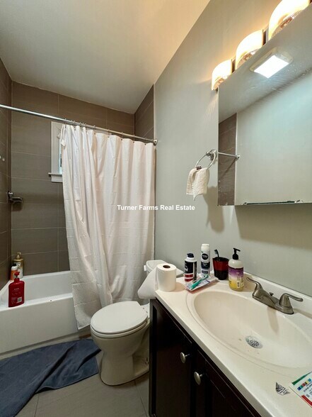 Building Photo - 47 Beech Glen St