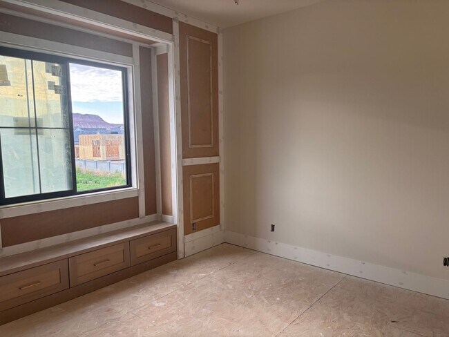 Building Photo - BRAND NEW Gorgeous 6 bed 7 bath with Pool ...