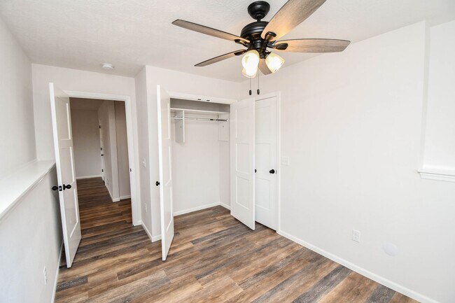 Building Photo - 5 Bedroom 3 Bathroom Single Family Home North Sioux Falls!