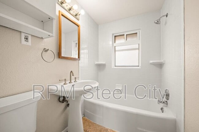 Building Photo - 1009 Constitution Rd