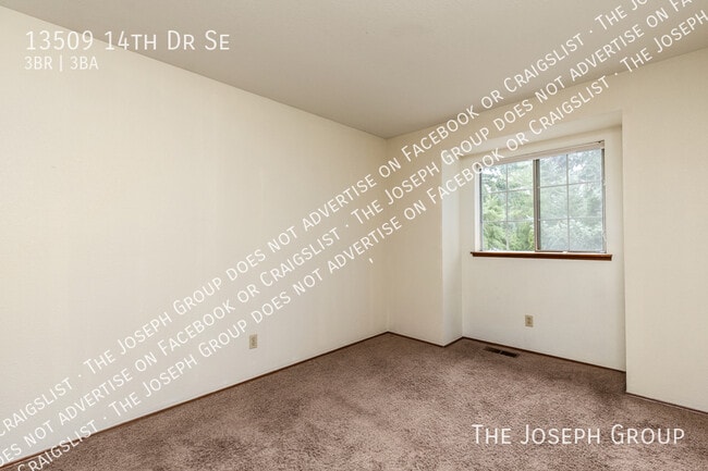 Building Photo - 13509 14th Dr SE