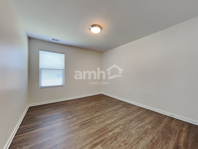 Building Photo - 309 Dogwood Cir