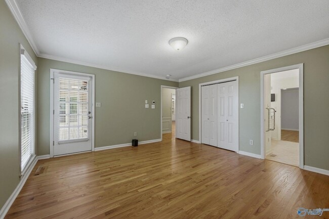 Building Photo - 815 Baylor Dr SE