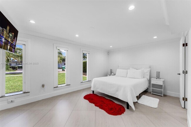 Building Photo - 4301 SW 85th Ave