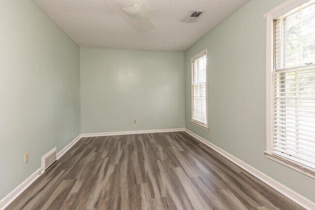 Building Photo - 7839 Farindon Dr