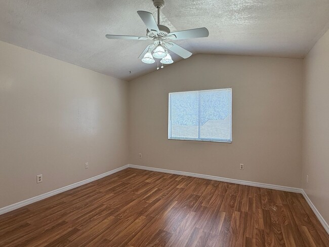 Building Photo - East Orlando Pool Home