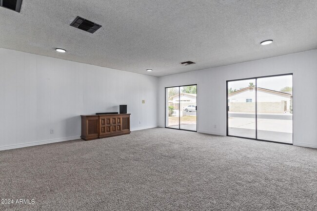 Building Photo - 3917 W Juniper Ave