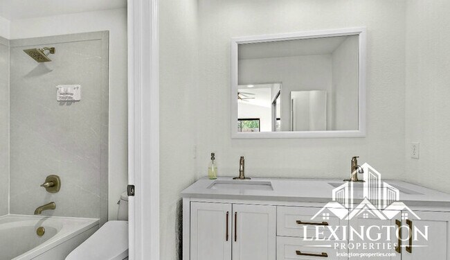 Building Photo - Stunning, 3-Bedroom, 2-Bathroom Home in Antelope!