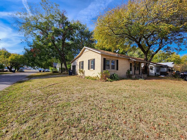 Building Photo - Newly Renovated 3 bedroom 1 bath home in S...