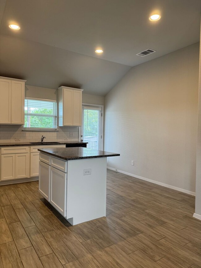 Building Photo - 2 BR/2BA | Single Family Home | 1-Car Garage Parking | Fenced backyard  In Austin!